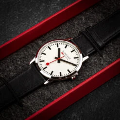 Mondaine Simply Elegant (White Dial / Black Strap / 41mm)