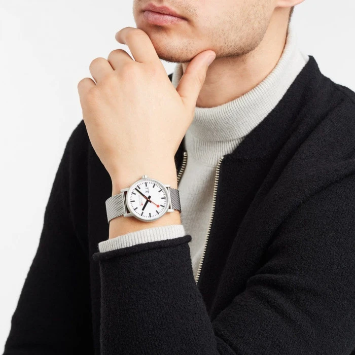 Mondaine Evo2 Big Date - White Dial / Stainless Steel Strap / 40mm 9 Mondaine Evo2 Big Date - White Dial / Stainless Steel Strap / 40mm - Image 7