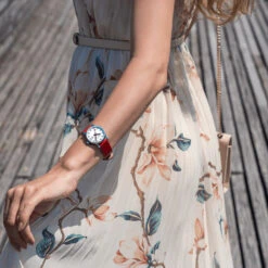 Mondaine Evo2 Big Date - White Dial / Red Vegan Grape Leather Strap / 30mm -Swiss Supplies Store mse.30210.lc dsc05773 2022 cropped1080pxl 300dpi