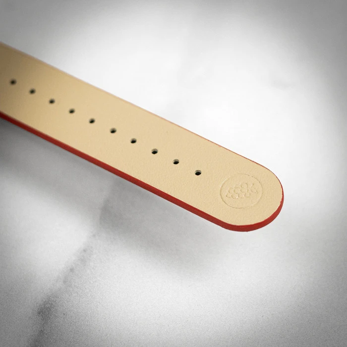 Mondaine Evo2 - White Dial / Red Vegan Grape Leather Strap / 35mm 12 Mondaine Evo2 - White Dial / Red Vegan Grape Leather Strap / 35mm - Image 10