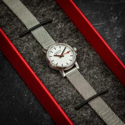 Mondaine Women's Evo2 Petite - White Dial / Mesh Strap / 26mm