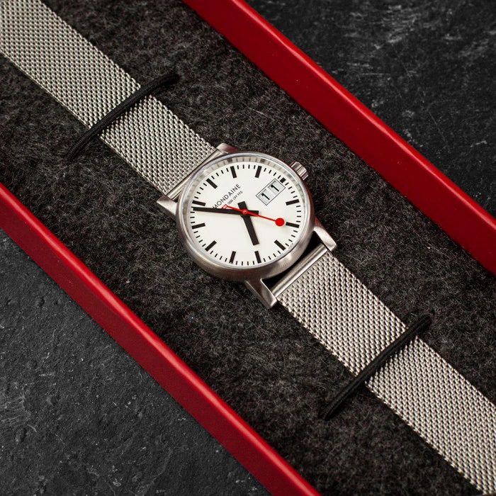 Mondaine Women's Evo2 Big Date - White Dial / Mesh Strap / 30mm 7 Mondaine Women's Evo2 Big Date - White Dial / Mesh Strap / 30mm - Image 5