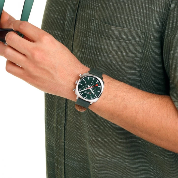 Mondaine Grand Cushion - Green Dial / Green Vg Leather Strap + Stainless Steel Strap / 41mm 15 Mondaine Grand Cushion - Green Dial / Green Vg Leather Strap + Stainless Steel Strap / 41mm - Image 13