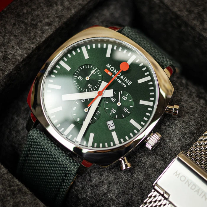 Mondaine Grand Cushion - Green Dial / Green Vg Leather Strap + Stainless Steel Strap / 41mm 17 Mondaine Grand Cushion - Green Dial / Green Vg Leather Strap + Stainless Steel Strap / 41mm - Image 15