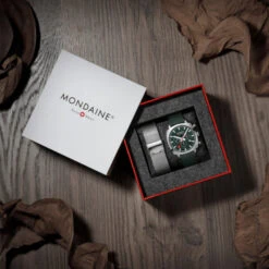 Mondaine Grand Cushion - Green Dial / Green Vg Leather Strap + Stainless Steel Strap / 41mm 30 Mondaine Grand Cushion - Green Dial / Green Vg Leather Strap + Stainless Steel Strap / 41mm -Swiss Supplies Store msl 41460 lf set box 2022 jpg