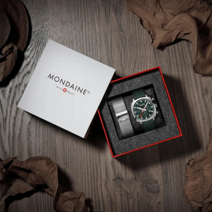 Mondaine Grand Cushion - Green Dial / Green Vg Leather Strap + Stainless Steel Strap / 41mm 11 Mondaine Grand Cushion - Green Dial / Green Vg Leather Strap + Stainless Steel Strap / 41mm - Image 9