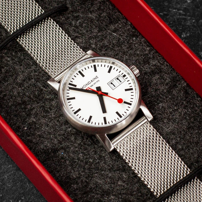 Mondaine Women's Evo2 Big Date - White Dial / Mesh Strap / 30mm 3 Mondaine Women's Evo2 Big Date - White Dial / Mesh Strap / 30mm