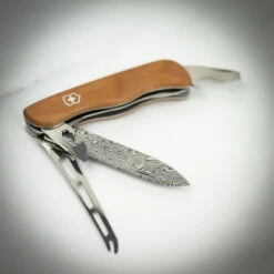 Victorinox Special Picknicker Damast - Limited Edition -Swiss Supplies Store victorinox limited edition 2022 04